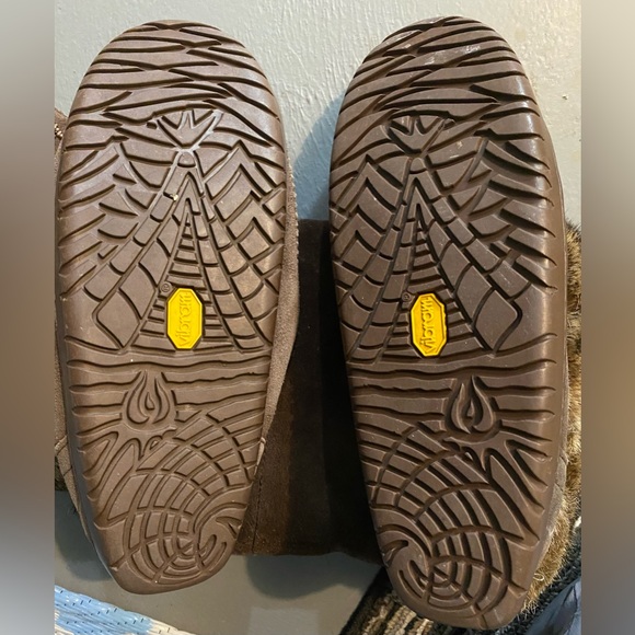 Authentic Manitoba mukluks - Picture 3 of 4